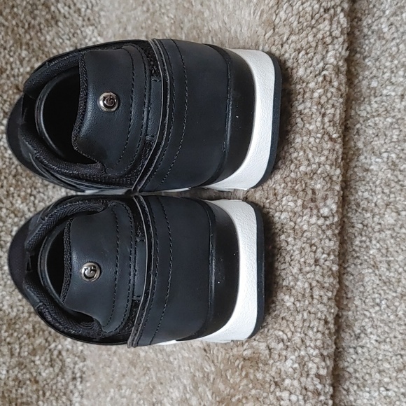 GUESS women Paulin Cross Strap Sneakers Sz 8 Black - Picture 3 of 9